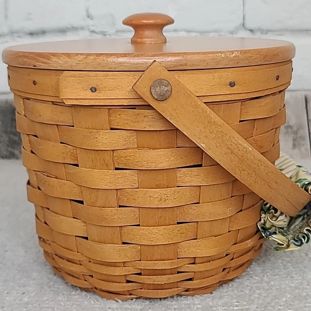 Longaberger Handmade Vintage '99 Medium Fruit Basket 13102 w/Wooden Lid & Insert